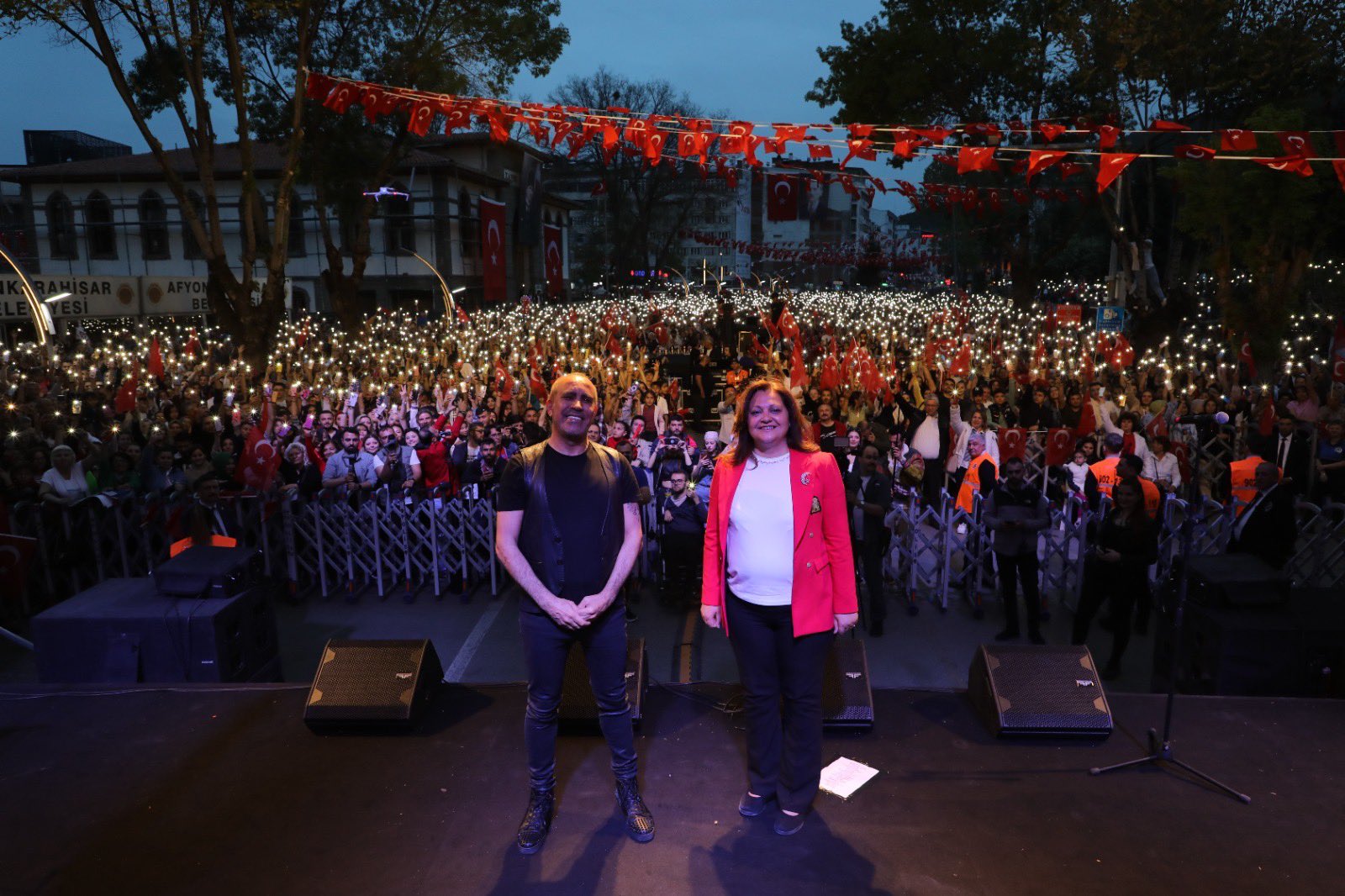 Afyon’da binlerce insan Zafer Meydanına sığmadı!