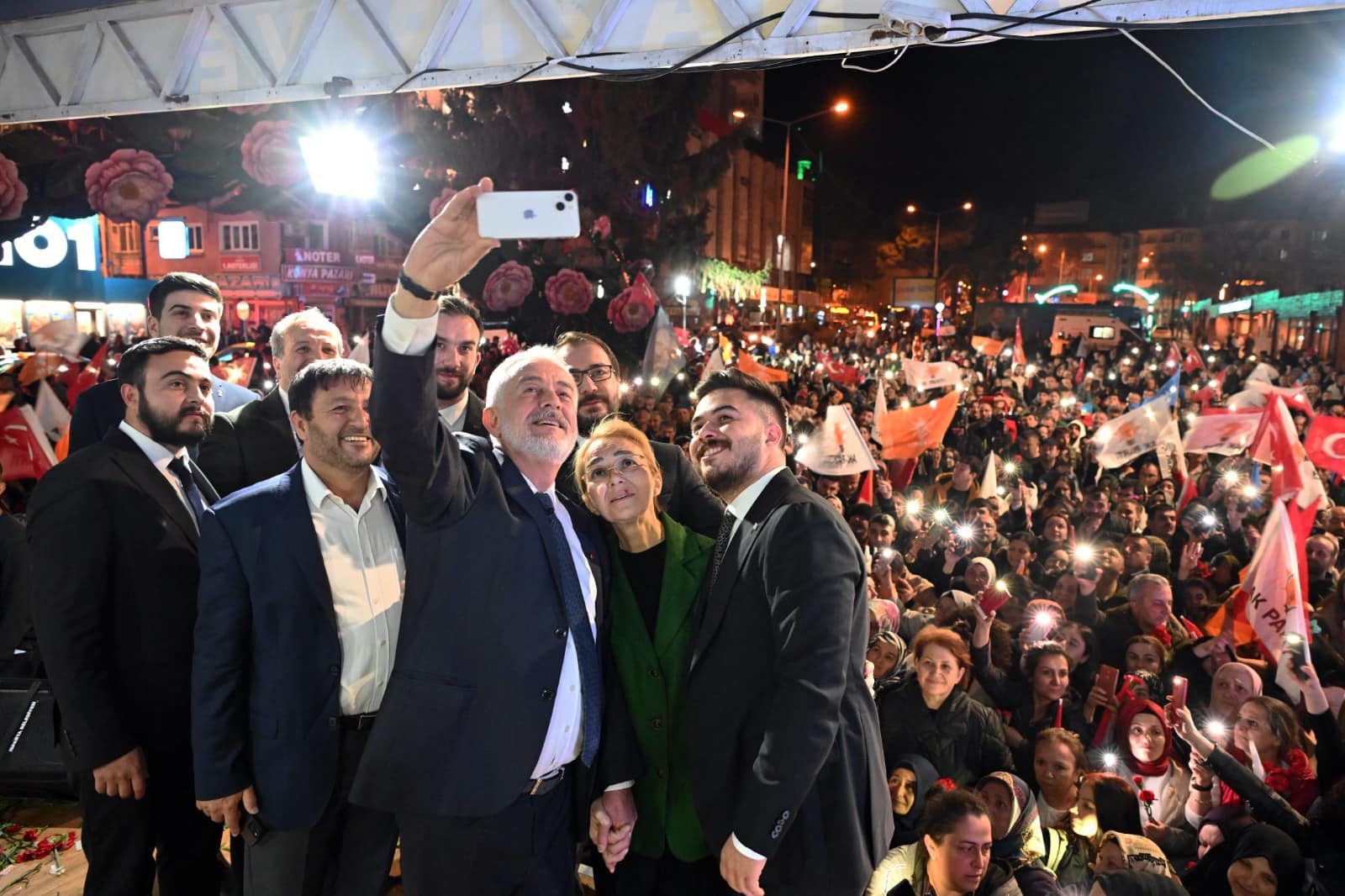 Başdeğirmen mazbatasını alıyor