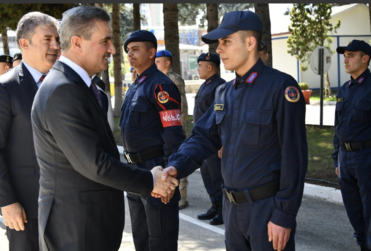 Vali Baruş Bayram dolayısıyla görev yapan personeli ziyaret etti 