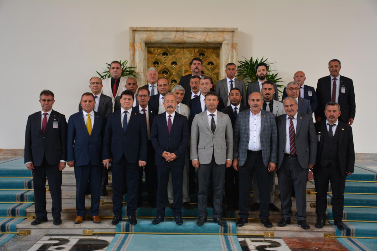 “MHP’de  Rozetler Çıktı, Hizmet Başladı”