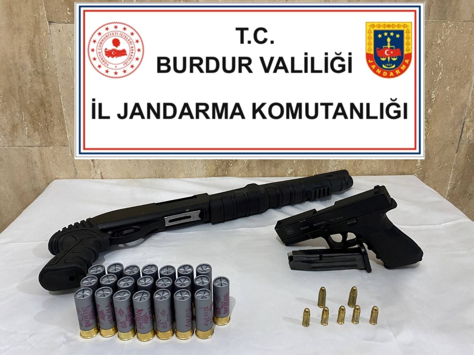 Burdur’da kaçakçılık ve uyuşturucu operasyonu