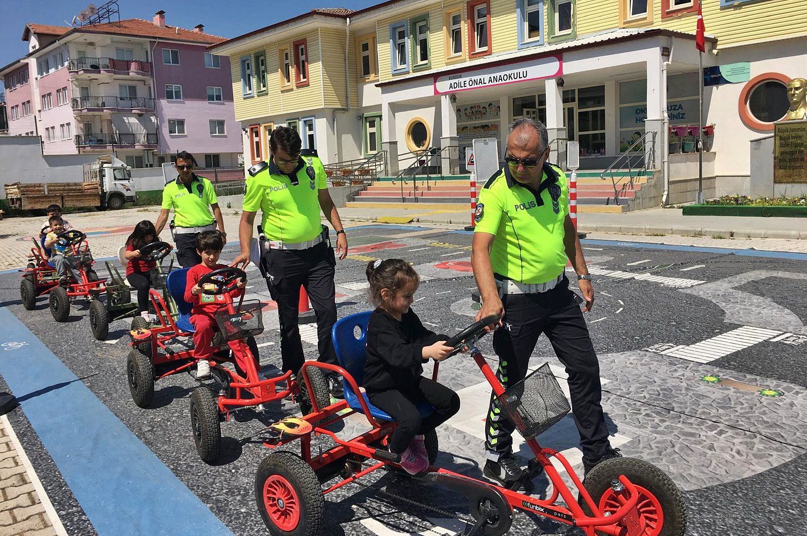 Öğrencilere trafik eğitimi