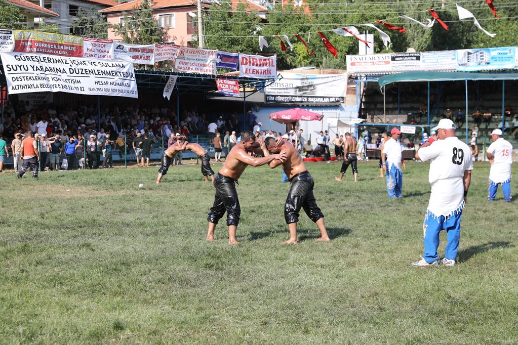 33. Geleneksel Dirmil Altın Sipsi Yağlı Pehlivan Güreş Müsabakaları düzenlendi