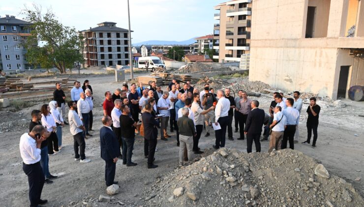 Başdeğirmen ve belediye meclisi üyeleri Bebek ve Çocuk Kütüphanesi, Amatör Sporcu Evi, Engelsiz Gençlik ve Yaşam Merkezi ile Koku Atölyesi çalışmalarını yerinde inceledi.