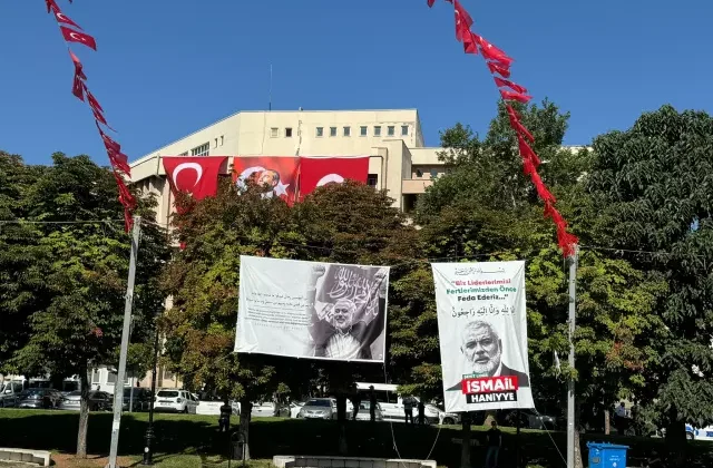 Gaziantep’te 30 Ağustos kutlamalarında pankart krizi