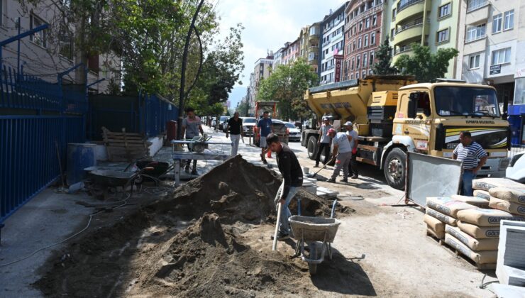 Isparta’da kaldırım yenileme çalışmaları devam ediyor