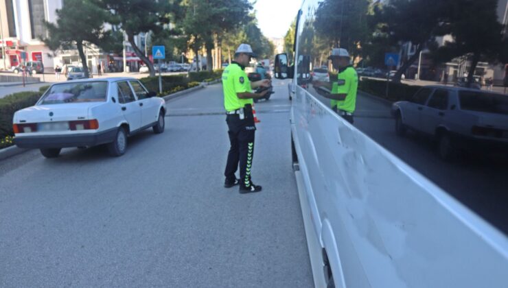 Emniyet Trafik Ekiplerinden Yolcu Taşıyan Araçlara Sıkı Denetim