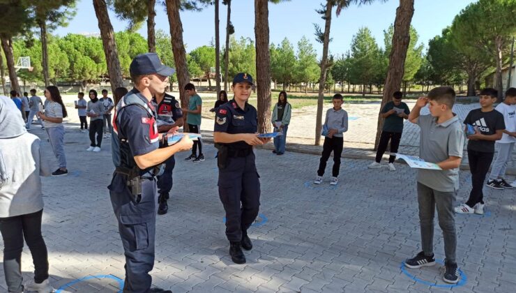 Jandarmadan Öğrencilere Bilgilendirme Çalışması