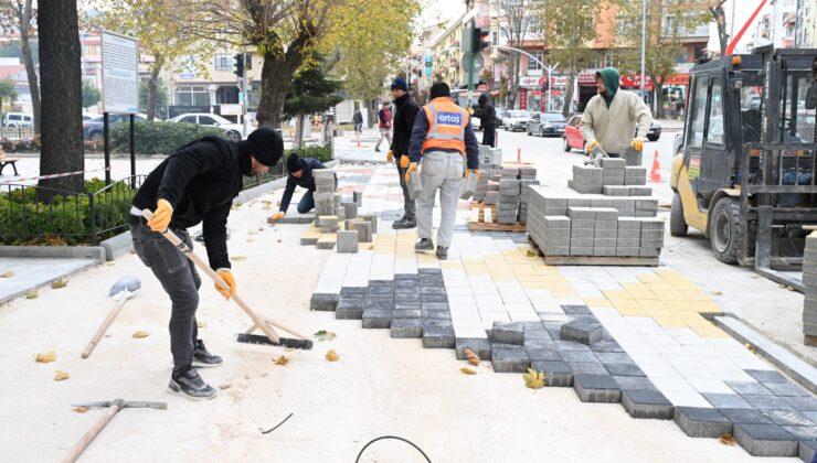 Tuhafiyeciler Sitesi ve Kavaklı Camii önünde kaldırım çalışması