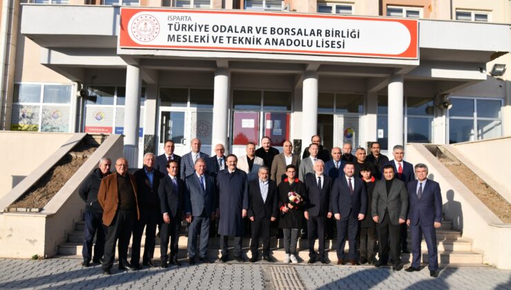 Hisarcıklıoğlu, TOBB Mesleki ve Teknik Anadolu Lisesi’ni ziyaret etti: Yeni yurt projesi için destek mesajı verildi