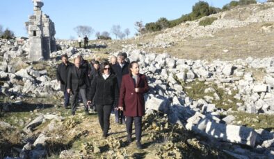 Burdur Valisi Baydar Bilgihan, Kremna Antik Kenti’ni ziyaret etti.