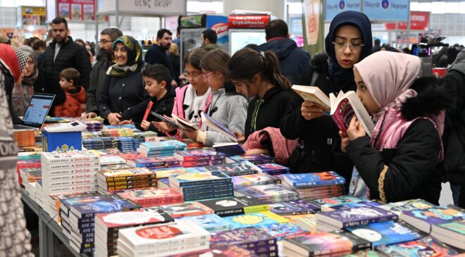 7. Isparta Kitap Fuarı’na yoğun ilgi