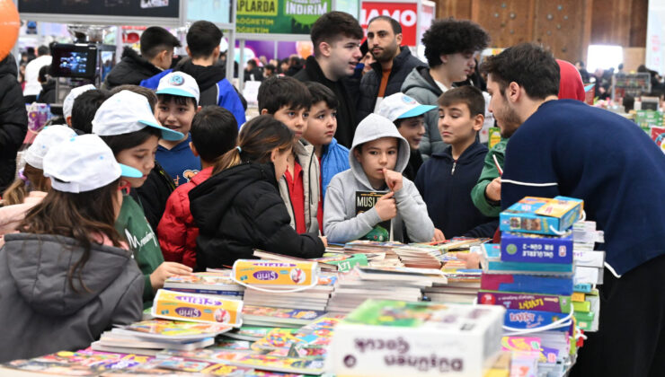 7. Isparta Kitap Fuarı öğrencilerden tam not aldı