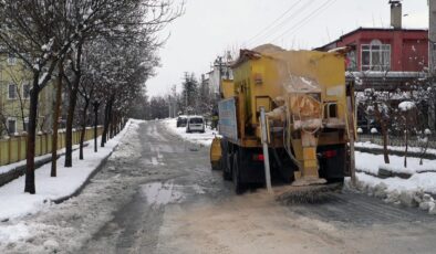 Isparta’da kar yağışı ve fırtına: ekipler saha çalışmalarında