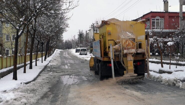 Isparta’da kar yağışı ve fırtına: ekipler saha çalışmalarında