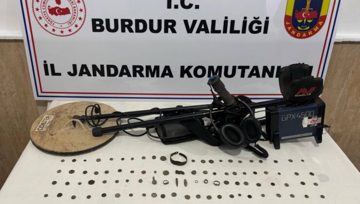 Jandarma Ekiplerinden Tarihi Eser Operasyonu: 104 Sikke Ele Geçirildi