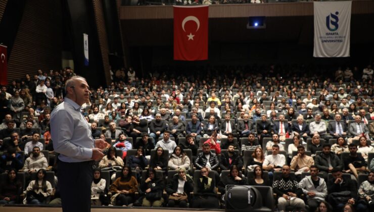 Amazon Başkan Yardımcısı Doç. Dr. Ruhi Sarıkaya Isparta’da gençlerle yapay zekayı konuştu