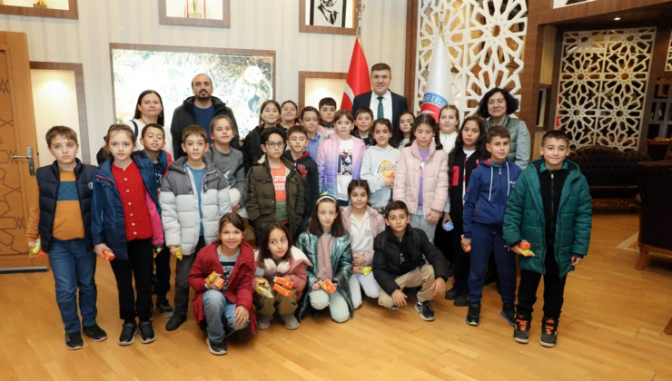 Mehmet Akif Ersoy İlkokulu öğrencilerinden Rektör Dalgar’a ziyaret 