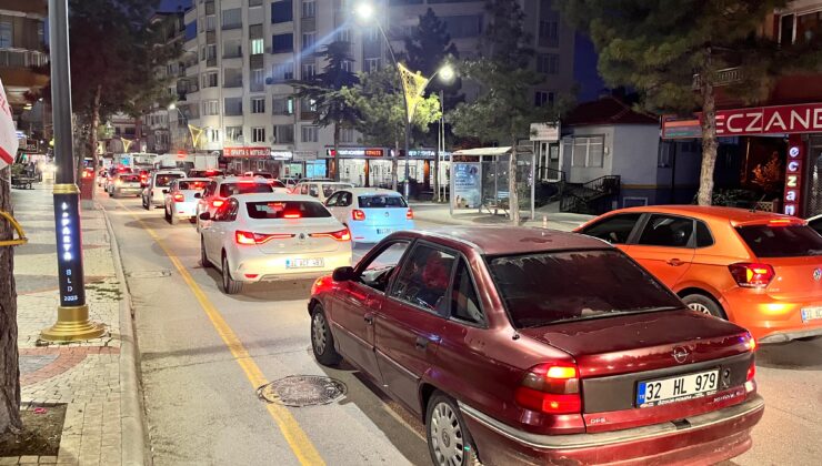 Isparta’da trafik sorunu günlük hayatı zorluyor