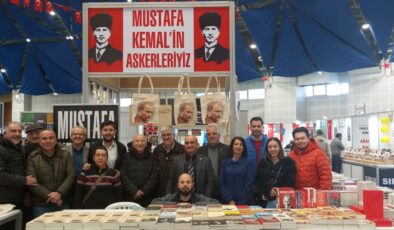 CHP Isparta il Başkanı ve Yönetimi kitap fuarında