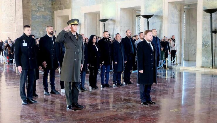 Isparta GİAD’dan Anıtkabir’de tören