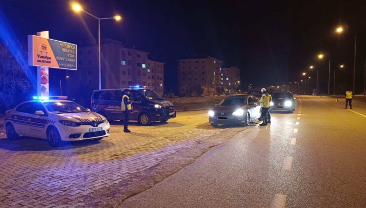 Jandarma’dan yılbaşı trafik denetimi: 175 sürücüye ceza