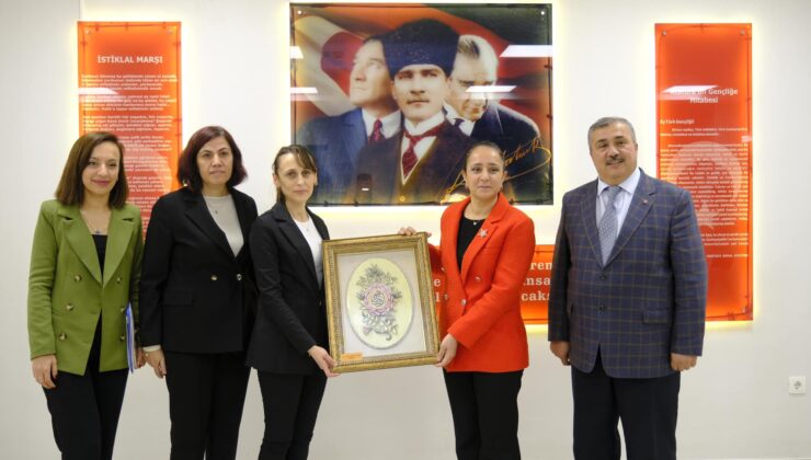 Vali Baydar Bilgihan’dan Salda ve Safahat Öğrenci Yurtlarına ziyaret 