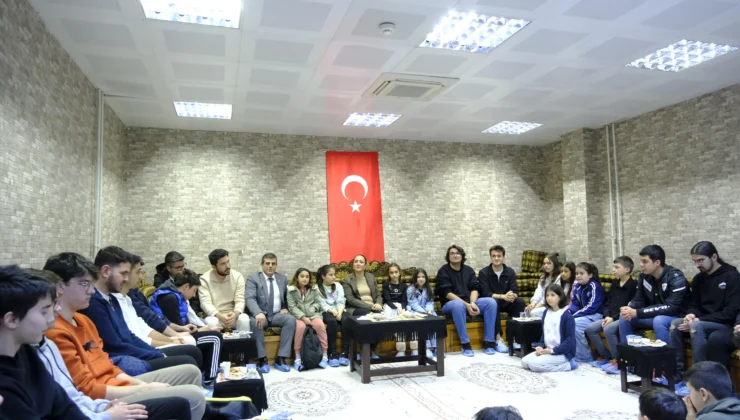 Vali Baydar Bilgihan, Burdur Gençlik Merkezini ziyaret etti. 