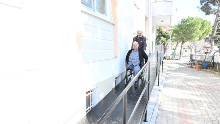 83 yaşındaki Ahmet Sevindik’e engelli rampası yapıldı