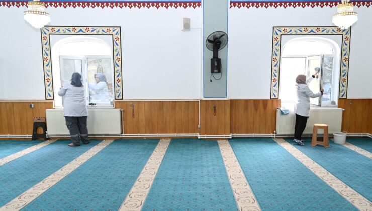 Isparta Belediyesi’nden camilerde Ramazan temizliği 