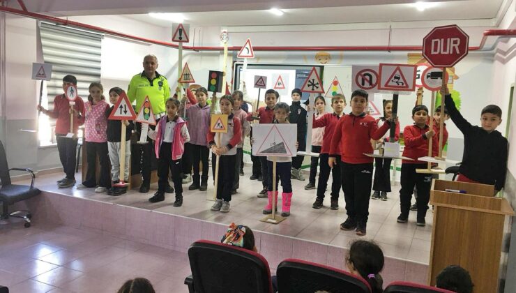 Emniyet Ekiplerinden İlköğretim Öğrencilerine Trafik Eğitimi