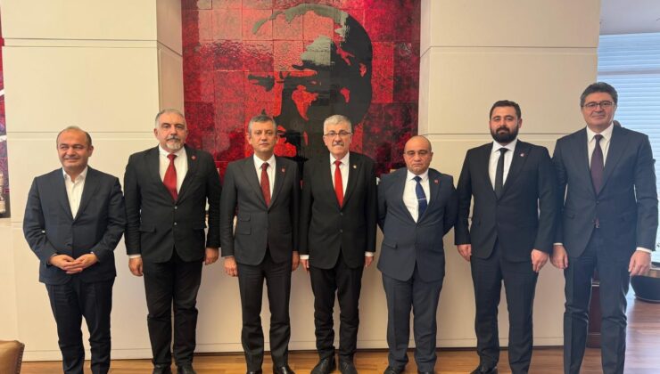 Özgür Özel, CHP Isparta İl Teşkilatı ile Bir Araya Geldi