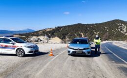 Jandarma ekiplerinden trafik denetimi