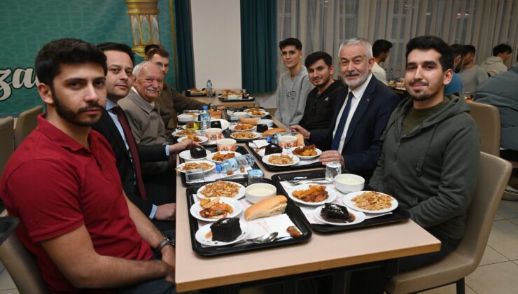 Başkan Başdeğirmen, KYK yurdunda öğrencilerle iftar yaptı