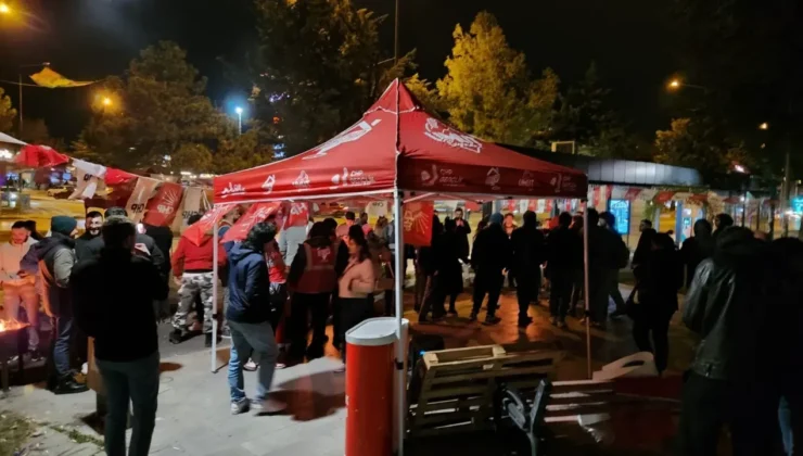 Isparta’da demokrasi nöbeti