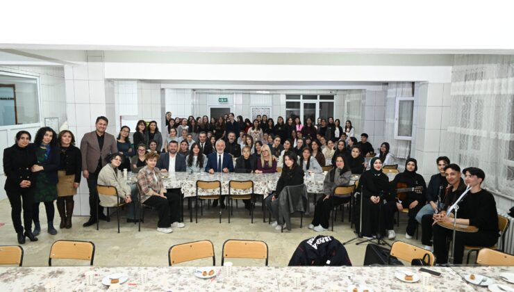 Başdeğirmen ve Eşi, Güzel Sanatlar Lisesi Öğrencileriyle iftarda buluştu