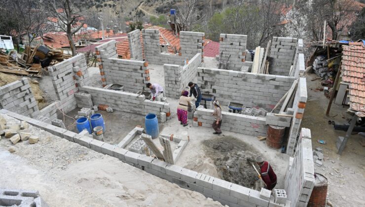 Fatma teyzenin yıkılan evi yeniden inşa ediliyor