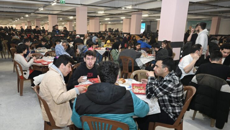 Isparta Belediyesi binlerce vatandaşı iftar sofrasında buluşturuyor