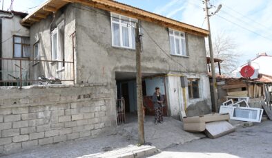 Zafer Mahallesi’nde yanan ev yeniden hayat buldu