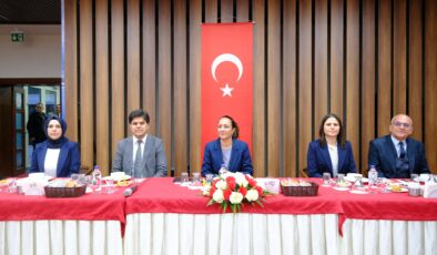 Vali Bilgihan, eğitim camiasıyla iftar yemeğinde buluştu