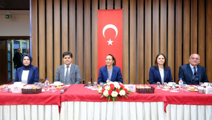 Vali Bilgihan, eğitim camiasıyla iftar yemeğinde buluştu