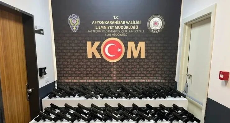 Afyonkarahisar’da silah kaçakçılarına operasyon!