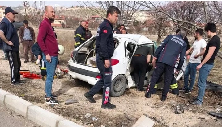 Isparta’da trafik kazası: 2 kişi hayatını kaybetti, 3 kişi yaralandı