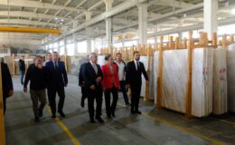 Vali Baydar Bilgihan Antalya Mermer Fabrikasını ziyaret etti