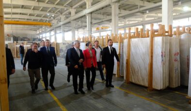 Vali Baydar Bilgihan Antalya Mermer Fabrikasını ziyaret etti