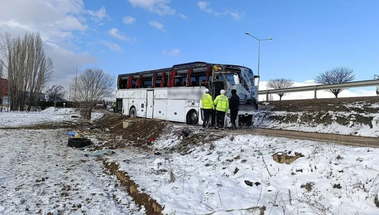 Bir Yolcu Otobüsün Altında Kalarak Can Verdi