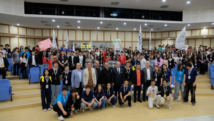 İş İnsanı Yunus Karabulut SALF 2025 Forumunda gençlerle buluştu