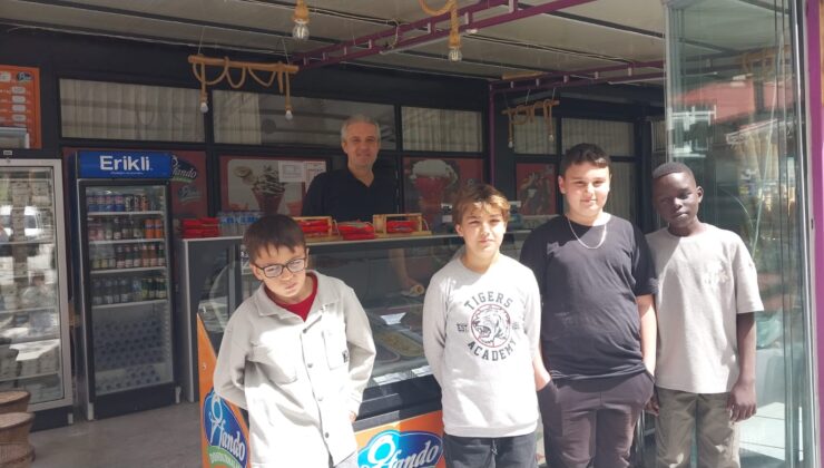 İrfando’dan 23 Nisan’a tatlı bir dokunuş: Çocuklara ücretsiz dondurma ikramı