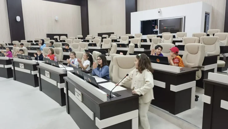 Çocuk Başkan Halı Saha İstedi, Başkanvekili Filistin’i Hatırlattı