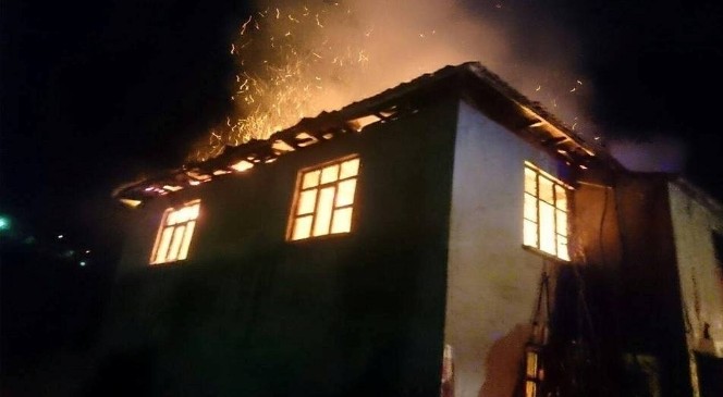 Eğirdir’de Alev Alev Yanan Ev: Barla’da Acı ve İhmale Karışan Küller!